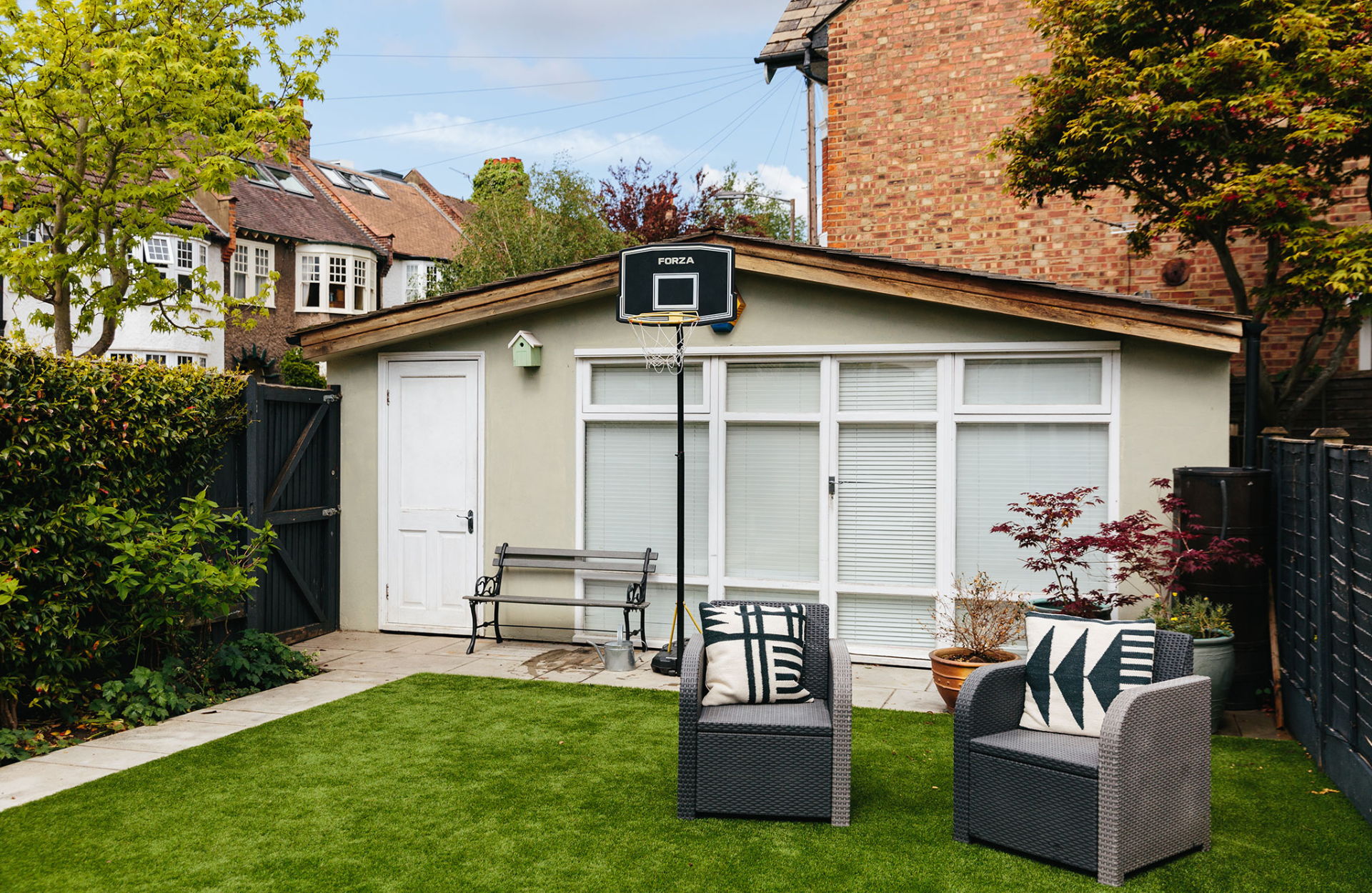Garden room with basketball hoop and chairs