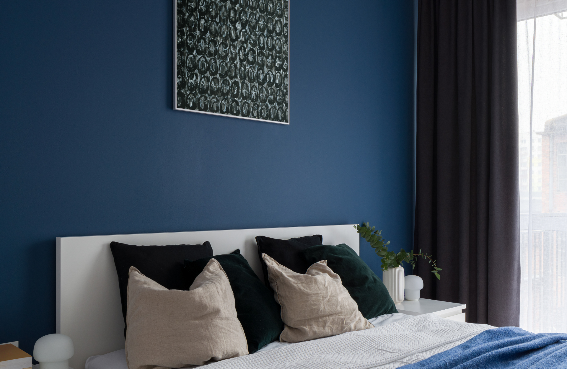 Navy blue feature walls trend