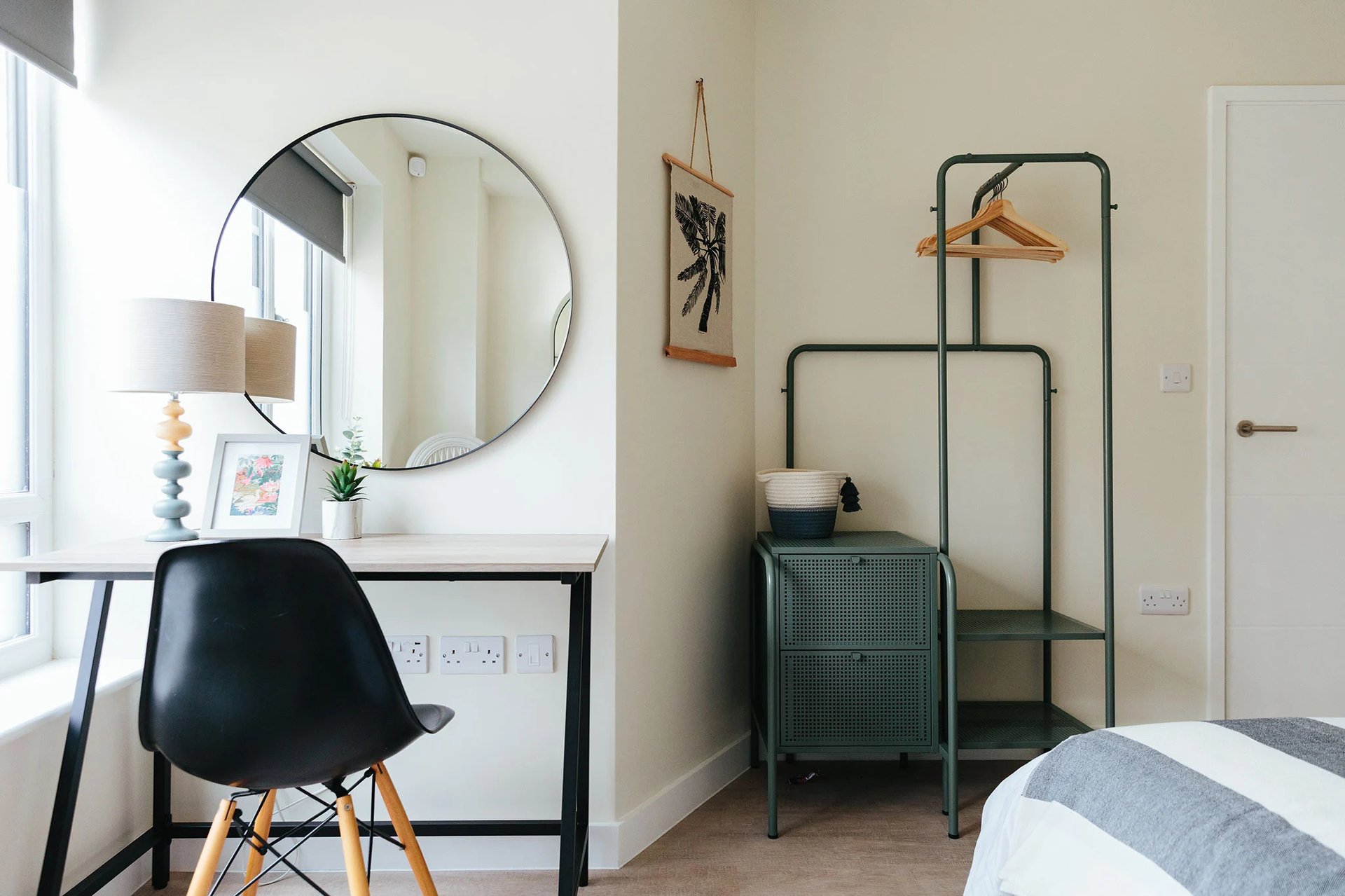 Minimilist bedroom design | simple guest bedroom ideas