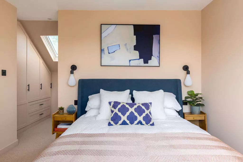 guest bedroom ideas | blue and pale pink bedroom