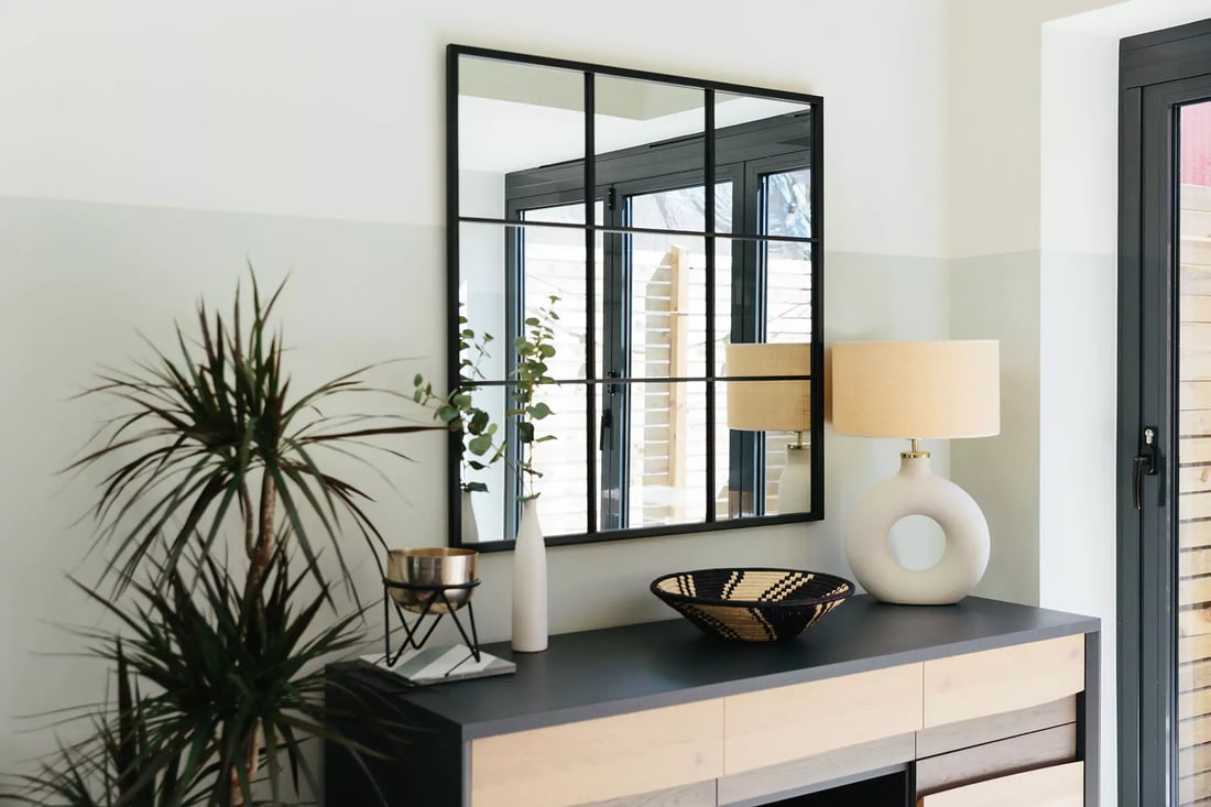 Statement mirror | Finishing touches for interior design