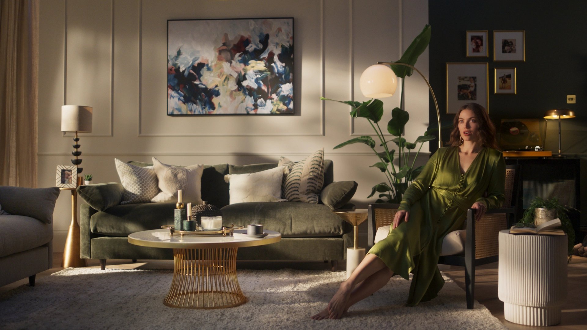 Stunning green living room design | Online interior design