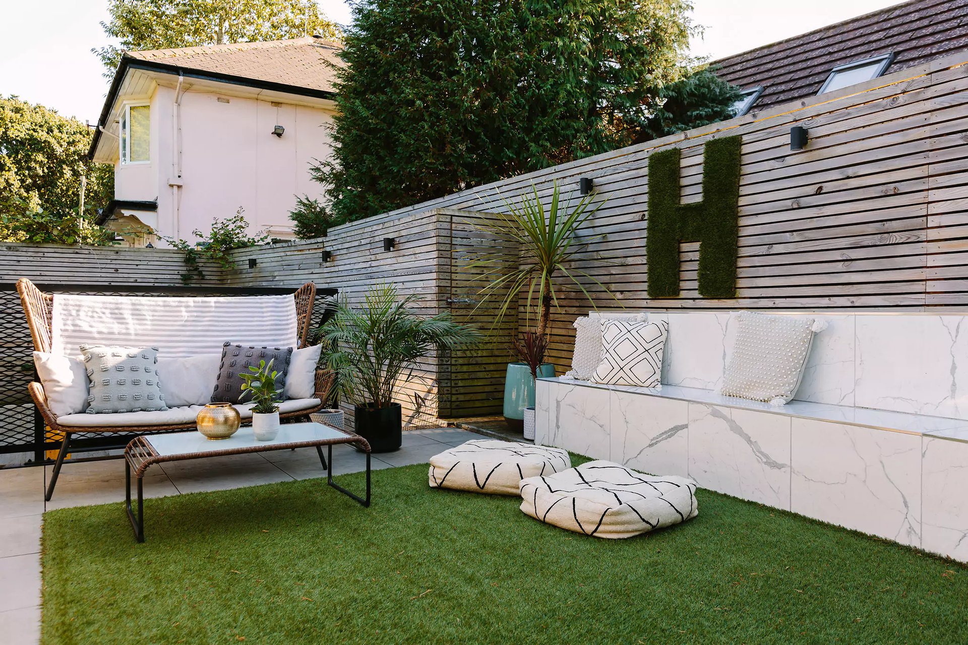 Small garden with astroturf
