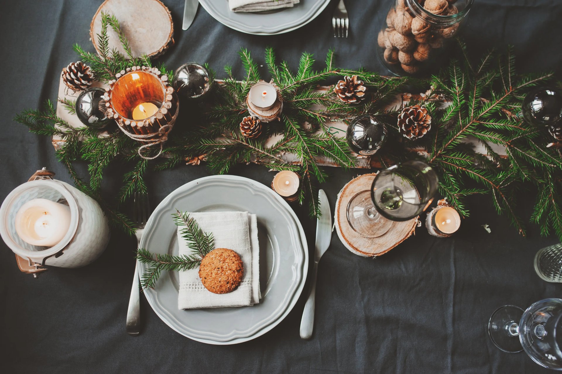 natural christmas tablescape 